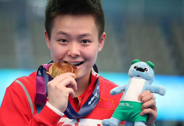 中国选手陈艺文以285.45分的总成绩首夺世锦赛冠军！